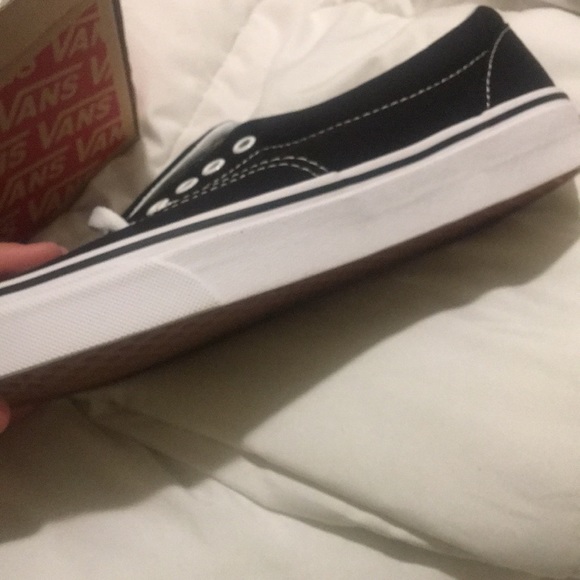 vans - Picture 4 of 4